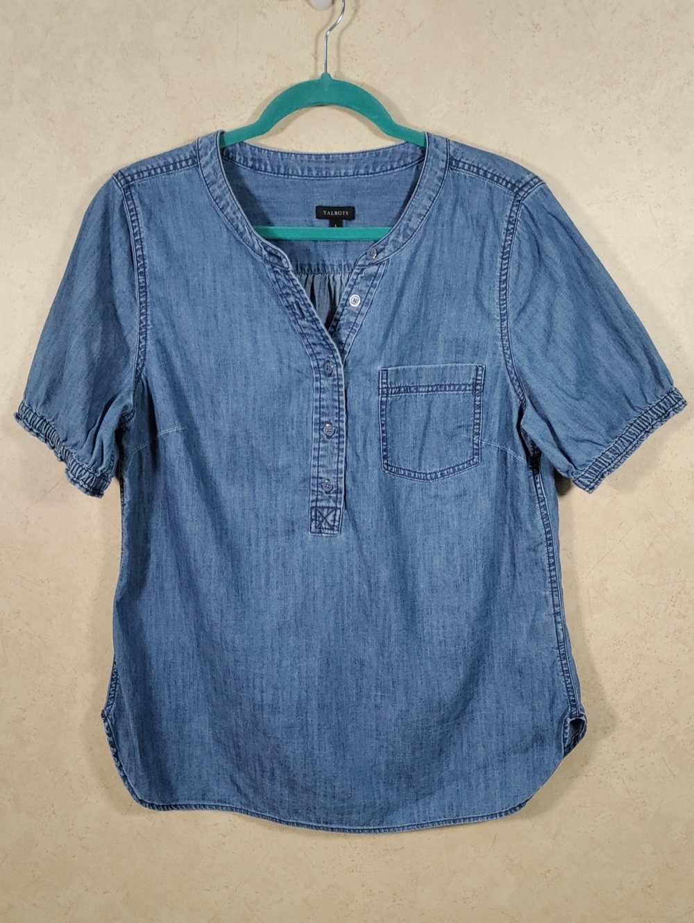 I136 Talbots Light Blue Chambray Short-Sleeve Henley Shirt L